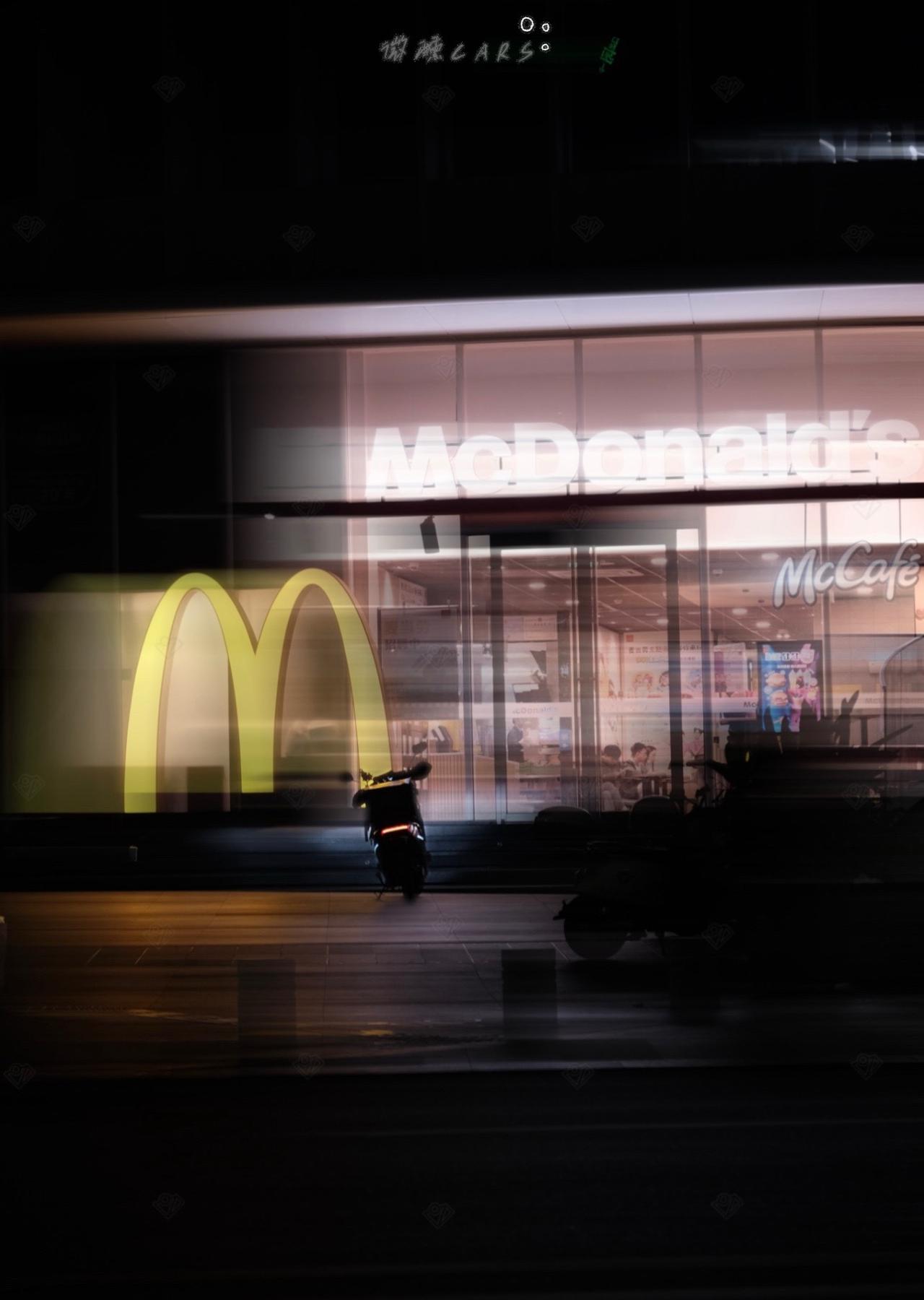 小时候的奢望 长大后已经不爱吃了。麦当劳 把citywalk拍出电影感 情怀 j