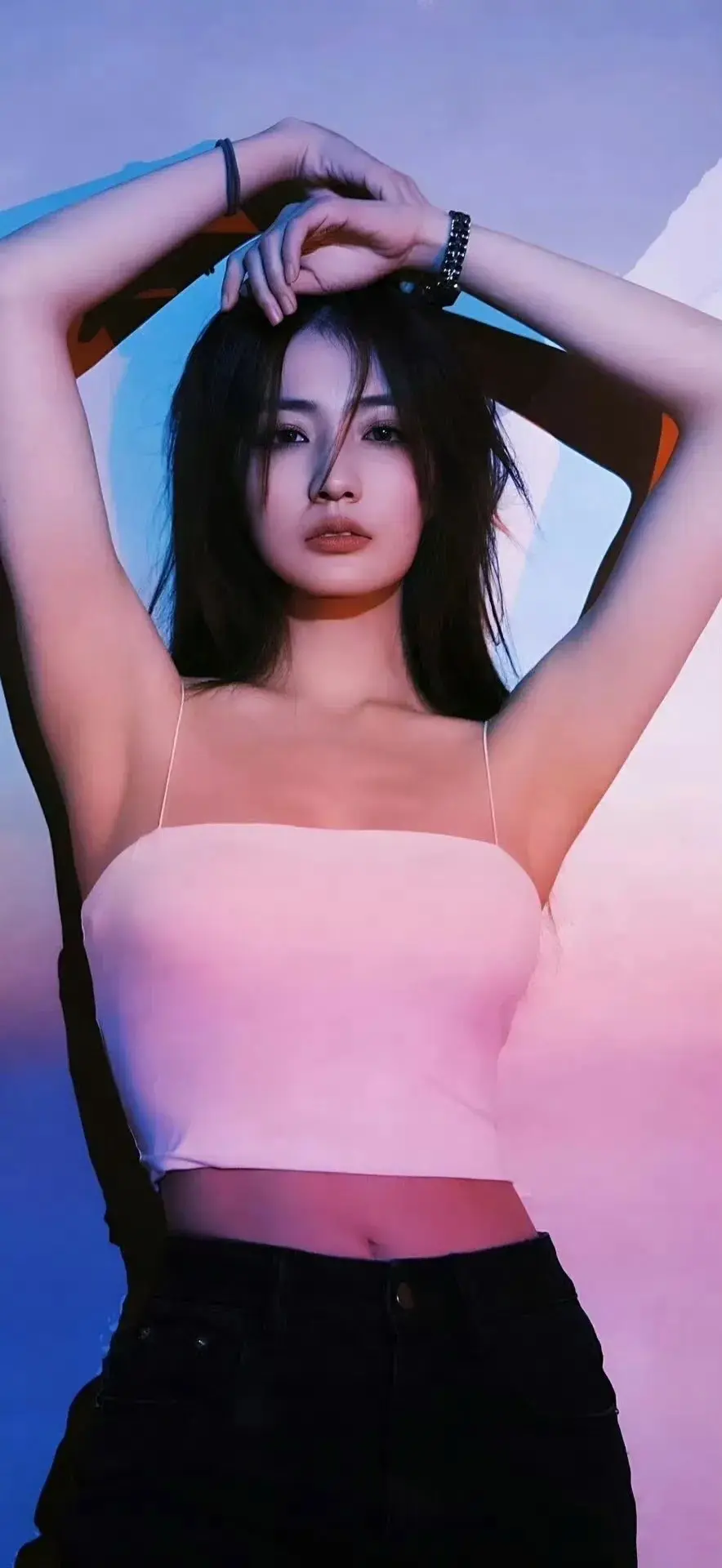 徐璐 穿露脐装，腰身比真好！