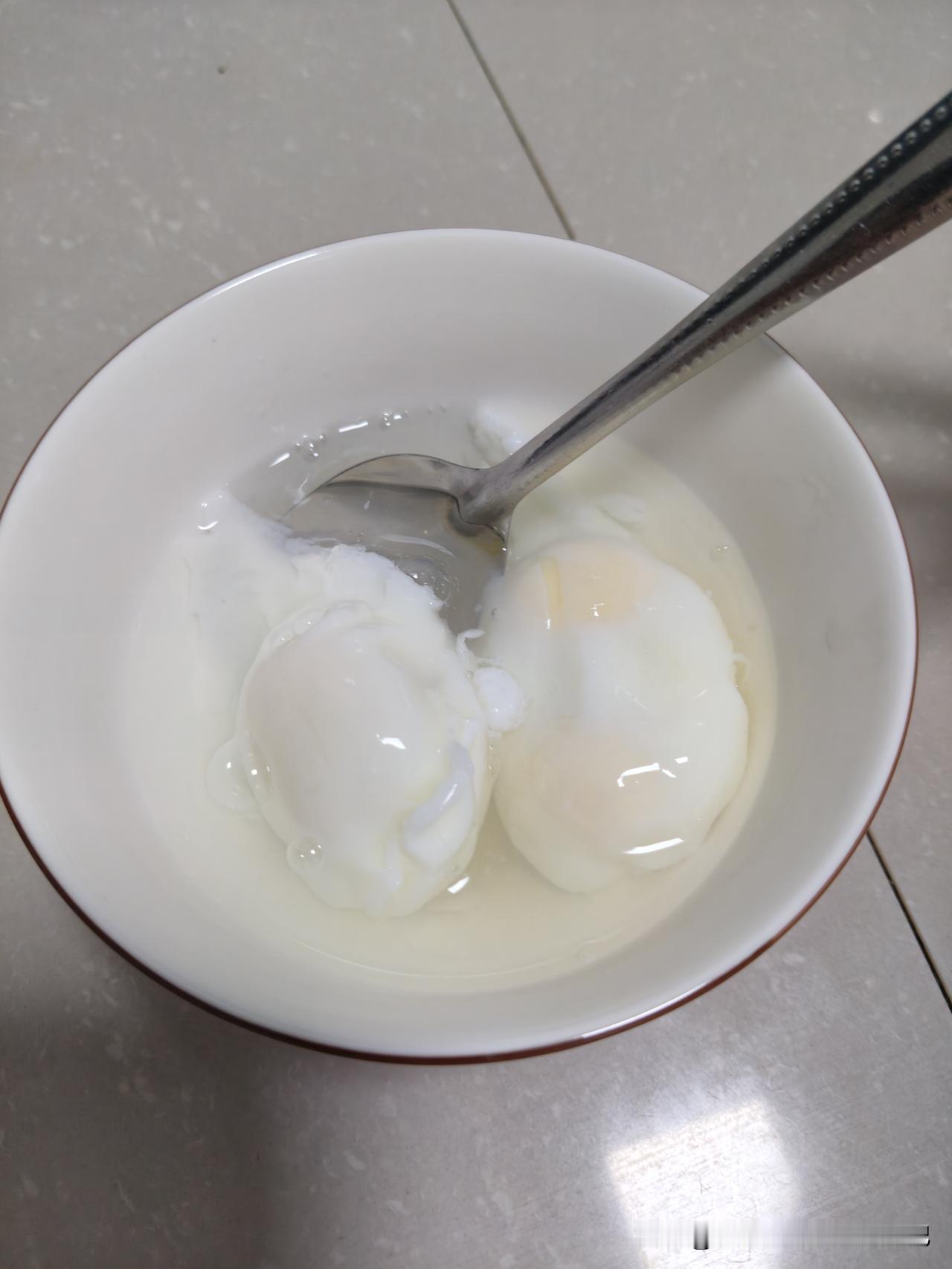 其实我真的很笨，虽然我是做餐饮的，但是我不太会做菜，以前打荷包蛋也不会，都是后来