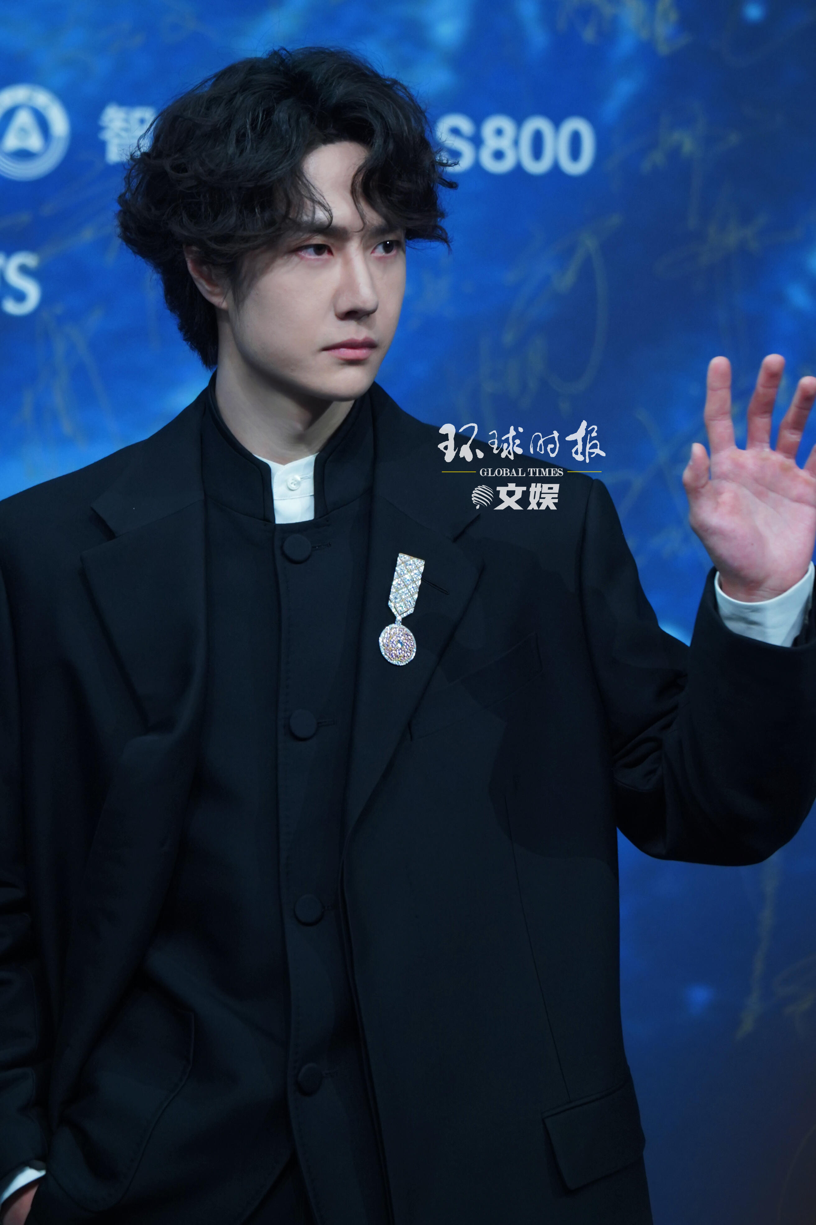 王一博  哎哟昨晚太忙了我居然忘了分享环球时报微博之夜这几张帅图！！！！生图的神