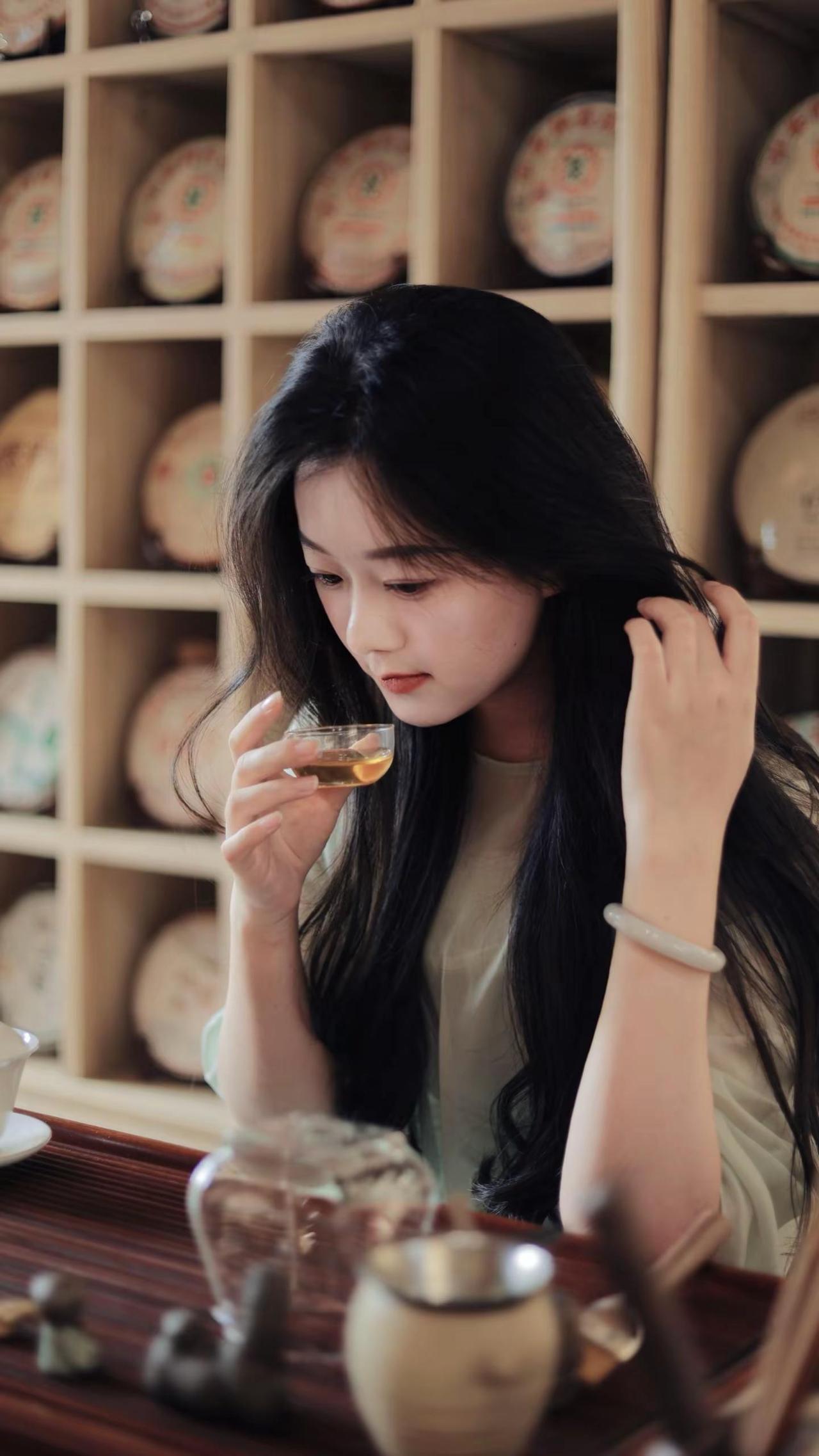 总有一天，你亦如茶般，芳香沉稳，内观无物。