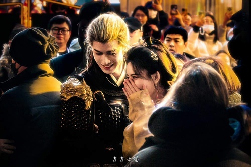 狗仔曝周冬雨刘昊然没分手五年秘恋疑反转！同棚零互动被扒是避嫌，同款痕迹+小区互访