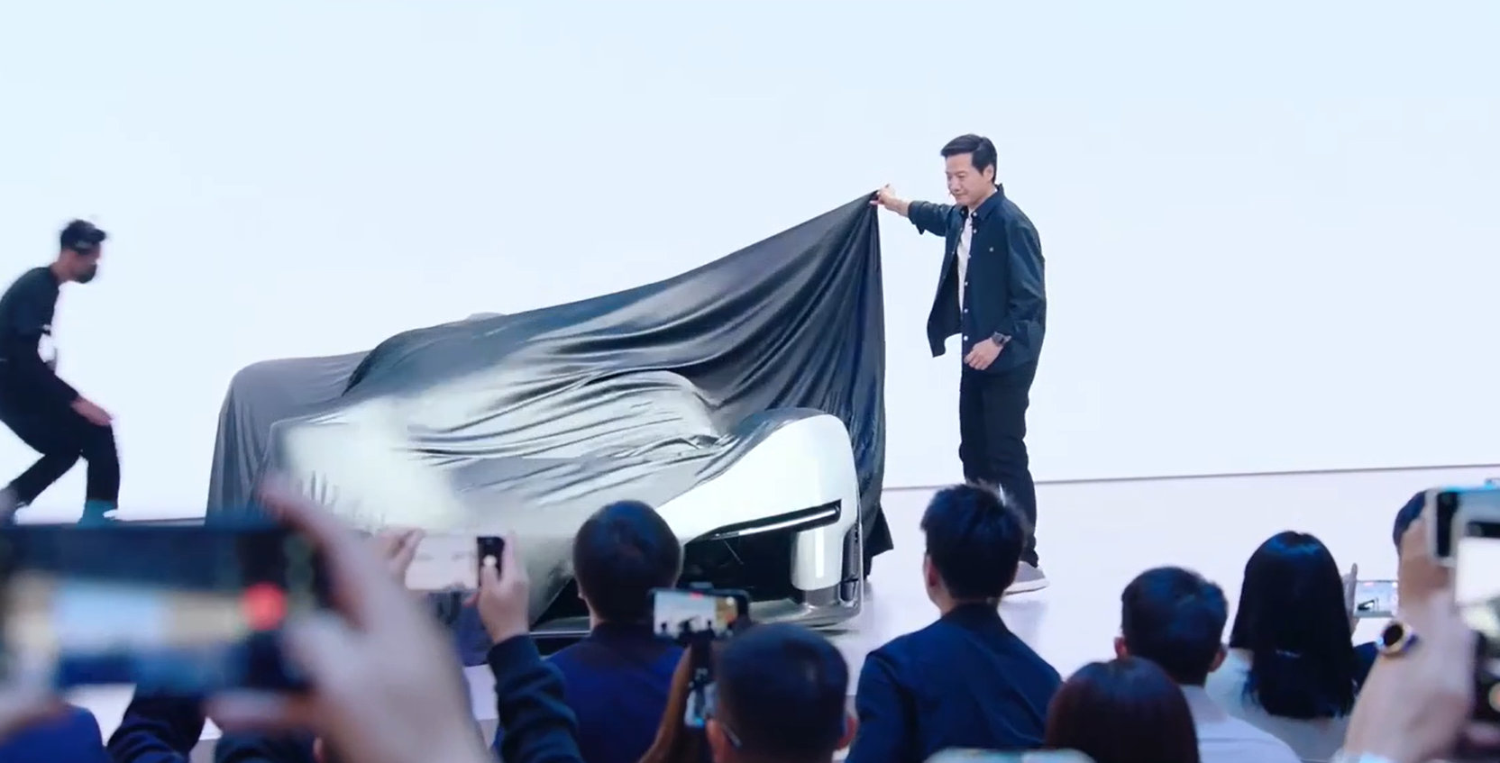 【雷军为小米VGT揭幕】小米Vision GT概念超跑亮相2026北京国际车展，