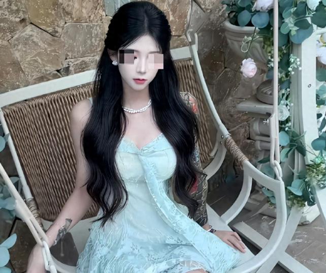 8月27日，18岁的张晨钰拿出手机，敲出一段文字发出去。过了一个多小时，她走到高