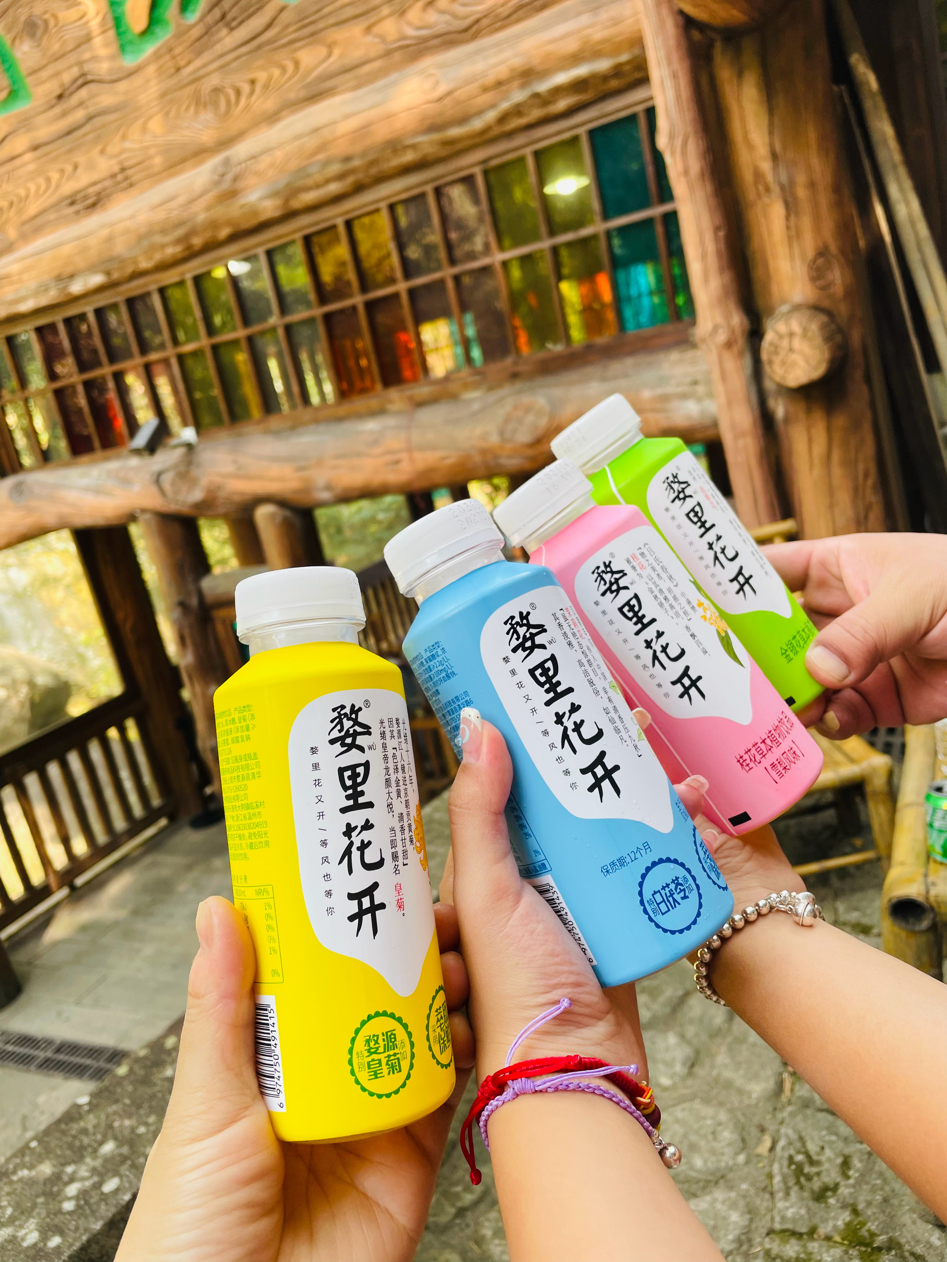 每天疯狂往肚子里罐冰水一天下来喝水都饱了 