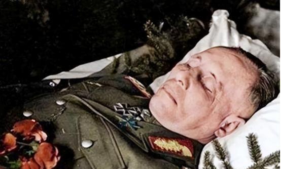 隆美尔服毒保家人，逼死他的希特勒，为何谎称自然死亡办国葬？
1944年的夏天，对
