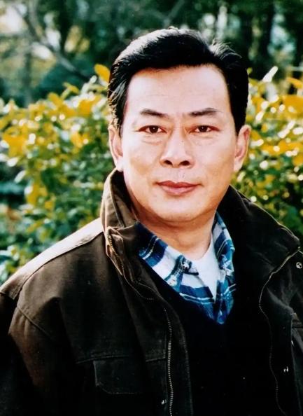 王诗槐当年离婚后，和有智力残疾的儿子相依为命，有一次，有位老朋友来看他，告诉他一