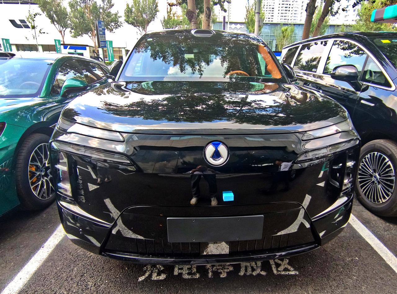 豪华家庭大六座《腾势N8L》
   2026年6月23日，腾势N8L惊艳上市，定