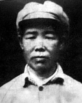 图中这位女性，有多了不起？1968年八届十二中全会，通过把刘少奇“永远开除出党”