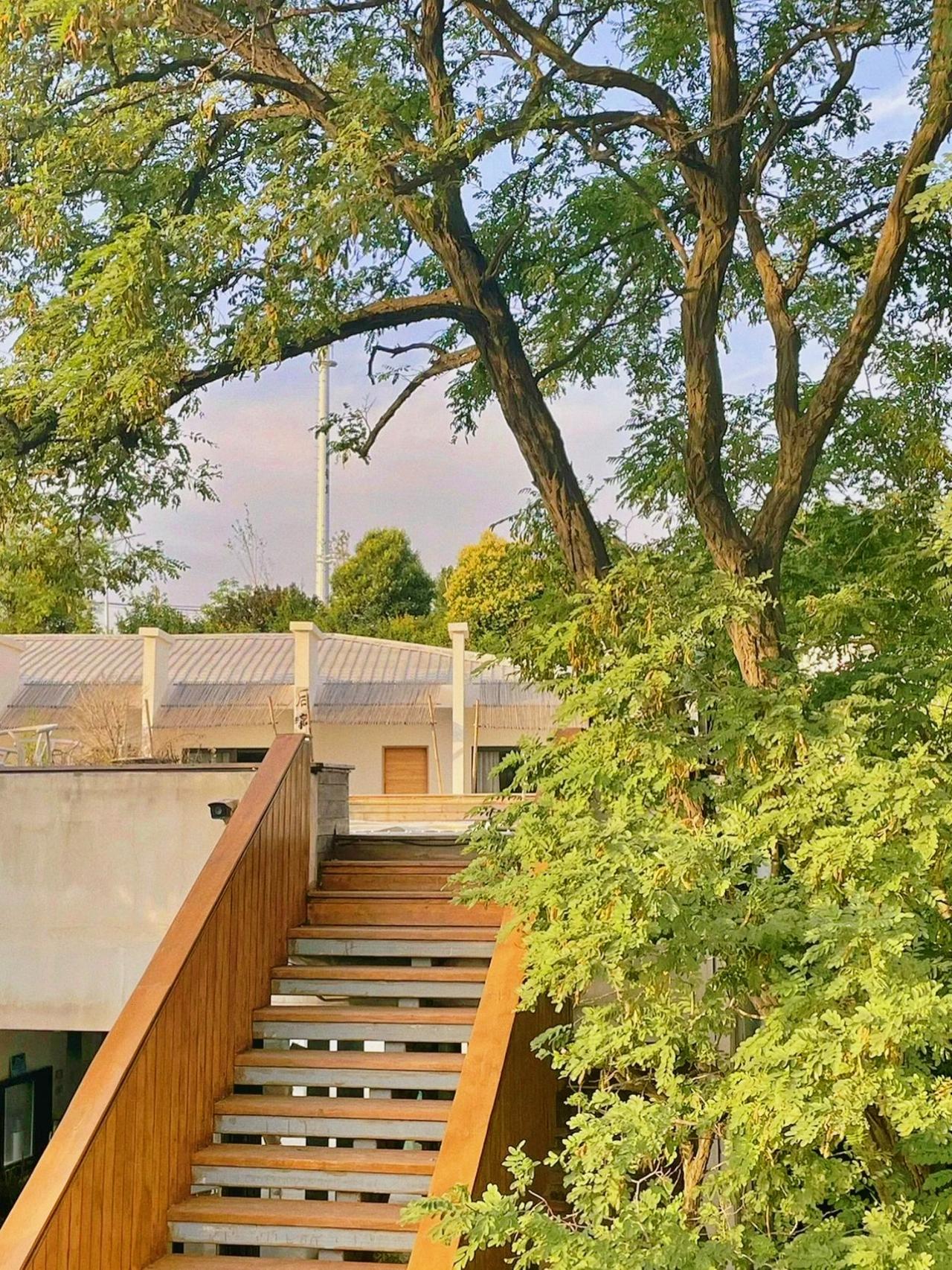 西安后瀛骊山民宿半山腰民宿
骊山风景尽收眼底
10分钟车程到达华清池景区
 旅行