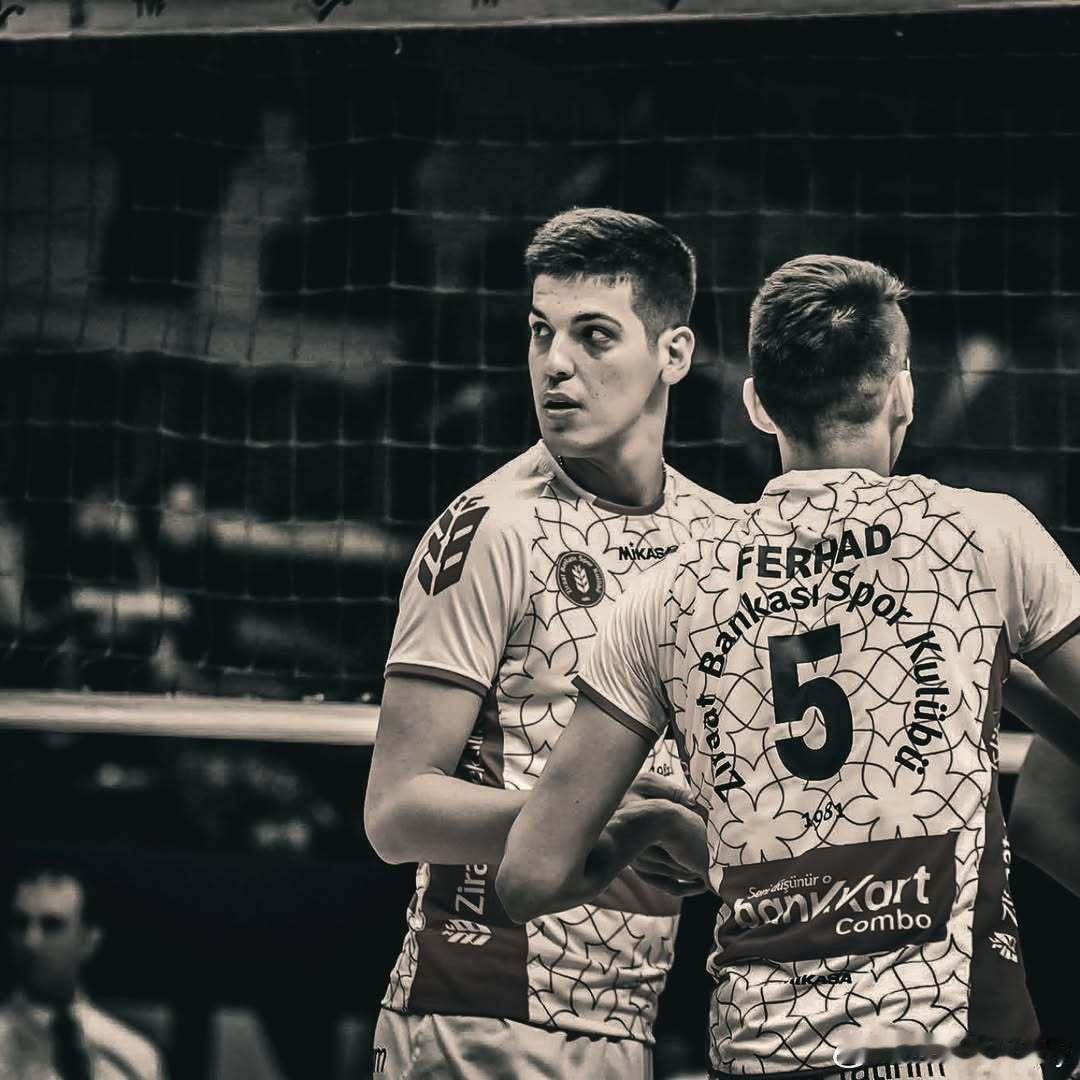 土耳其安卡拉农行悼念卡泽米"我们沉痛获悉，曾在2018-2019赛季效力于泽拉特