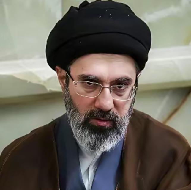 伊朗现在终于明白过来了，自己不管买什么装备都没用，现在的当务之急就是要把美国在自