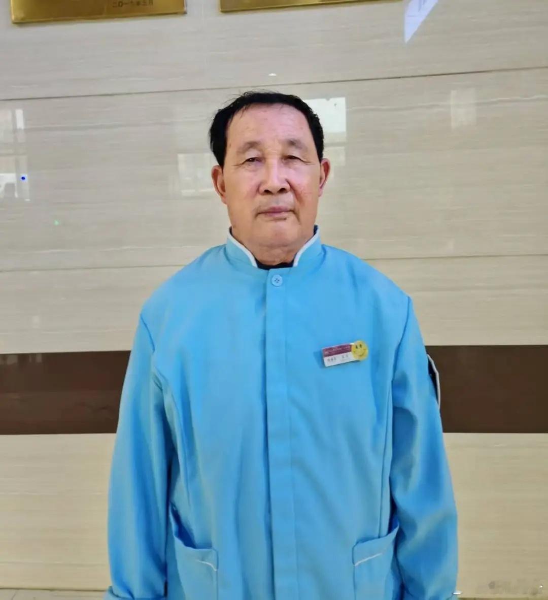  浙江清晨冰河救人太燃了 冰水寒心不寒，浙江湖州长兴郑小毛勇救老人，这就是城市最