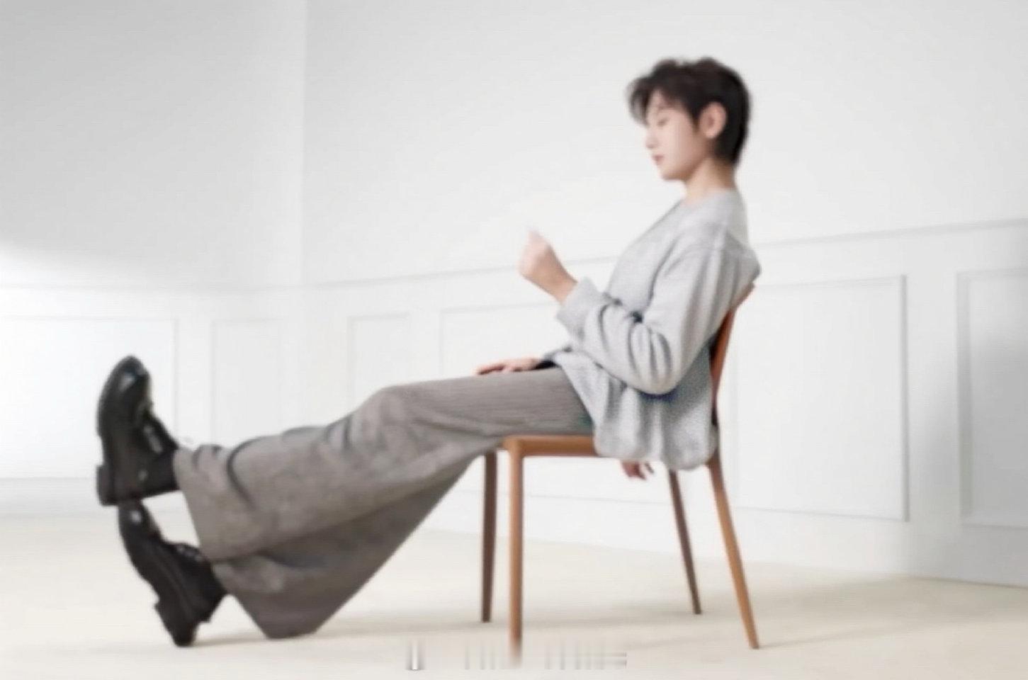 一想到明天我能看到完整的六福求婚视频（bushi），还能看到新鲜的小太子，我会是