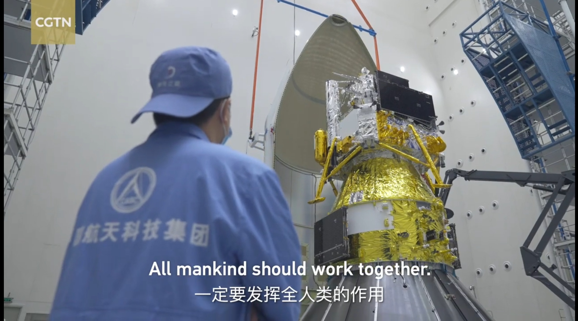 合罩前的嫦娥六号组合体 ​​​