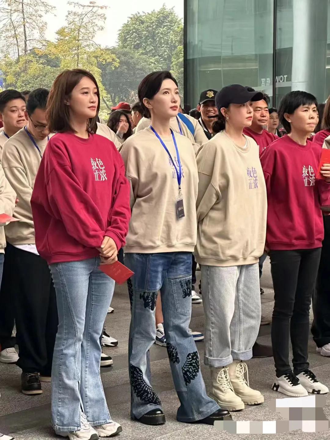 浣碧真人现身，身边站的江疏影真的绝！
浣碧真人好漂亮，演《甄嬛传》的时候跟现在还