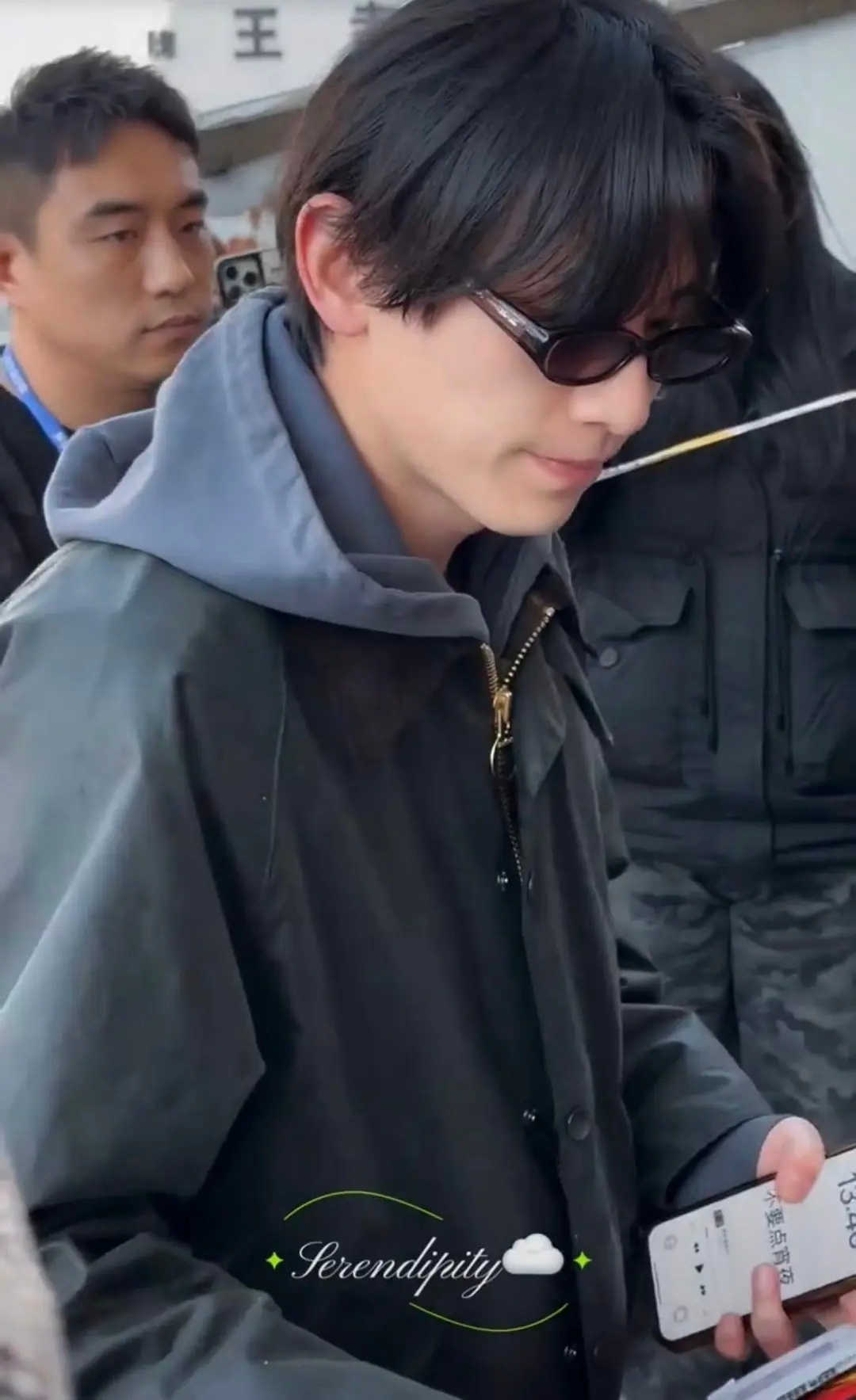 辛云来的侧颜真的挺一般，很像路人 