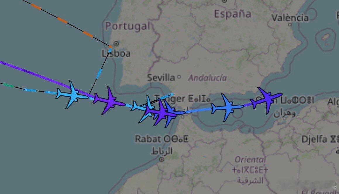 12 架 F/A-18C/D战斗机从拉杰斯空军基地向东飞（应该是去阿联酋），并有