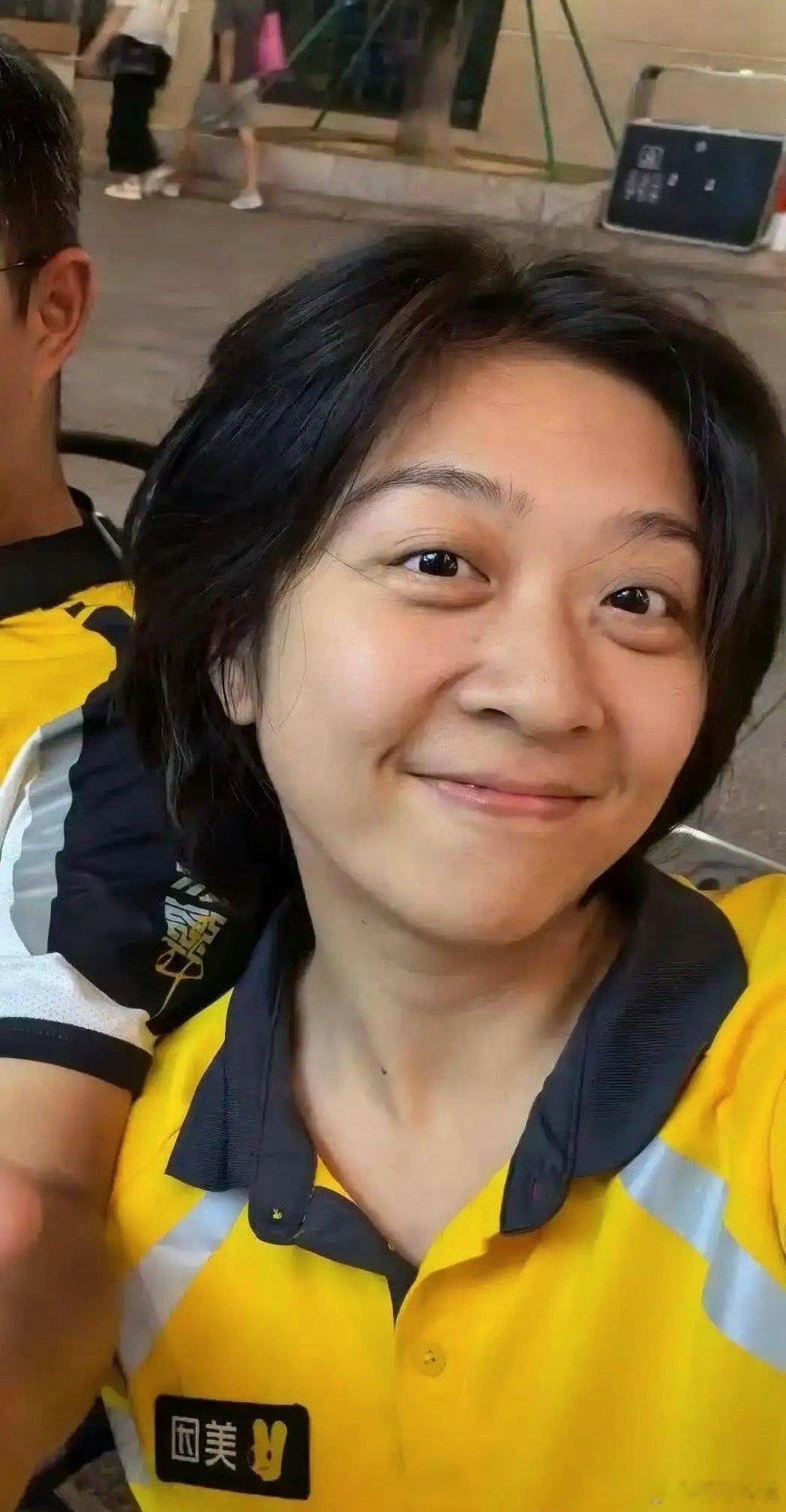 女博士辞去医生工作送外卖，做什么工作不重要，能开心就好了。 ​​​