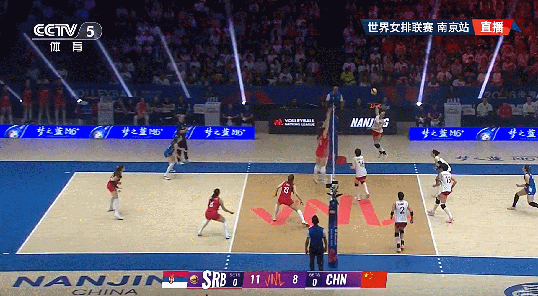2026年世界女排联赛中国女排vs塞尔维亚女排唐欣2号位重扣，打在对方米尔科维奇