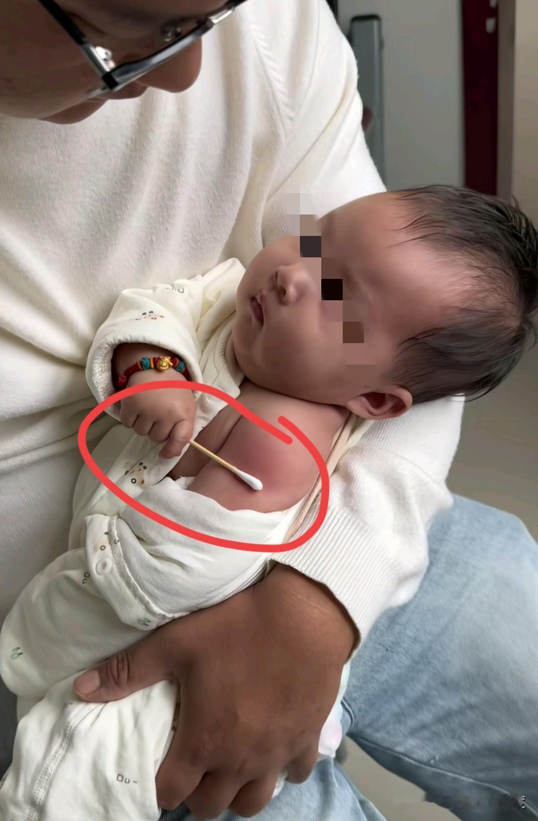 看这情况，下次打疫苗就得宝宝自己去了。