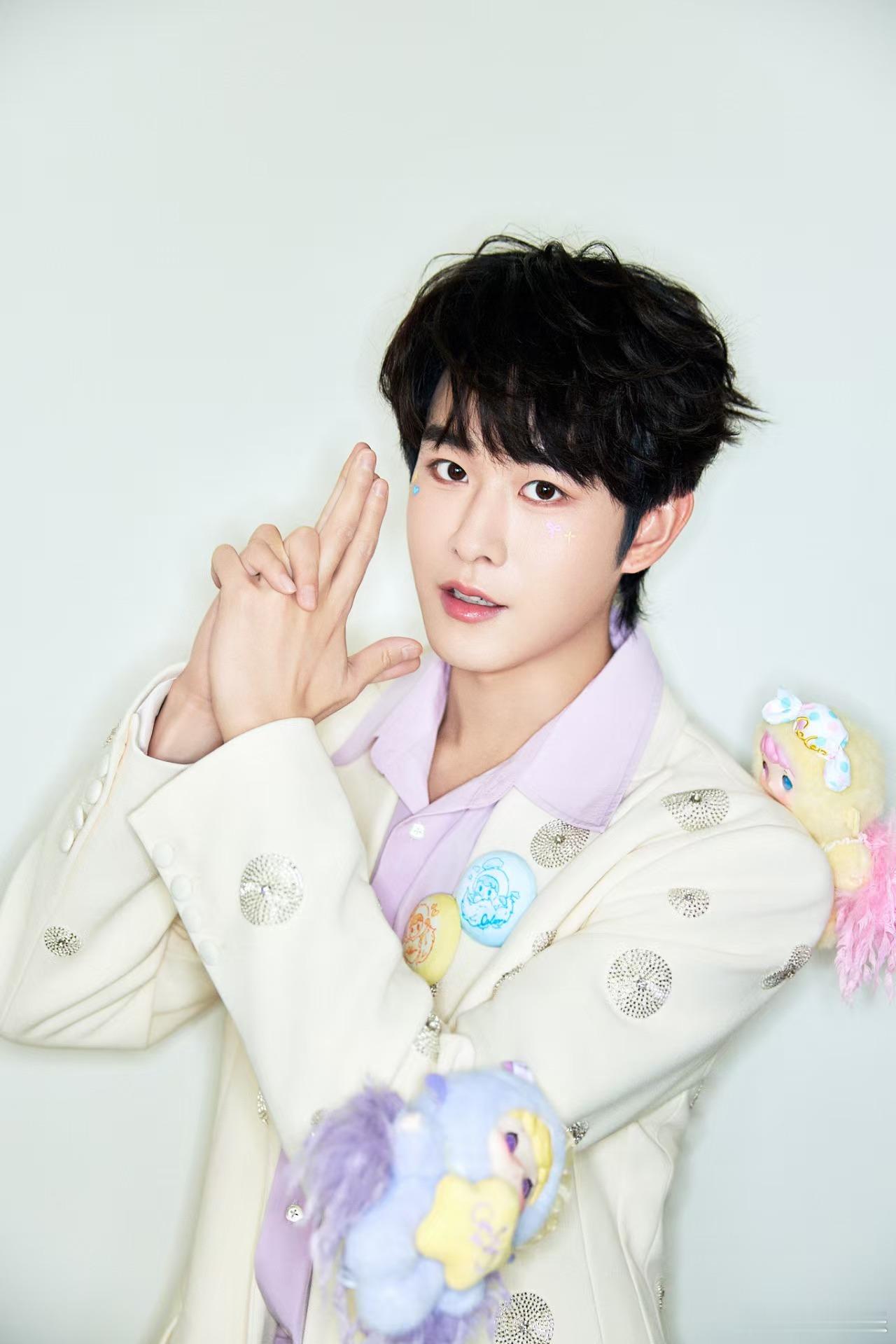 新年的第一个盲盒是田嘉瑞帮我拆的 什么？！我说谁同意的？谁同意的！！！是谁收到了