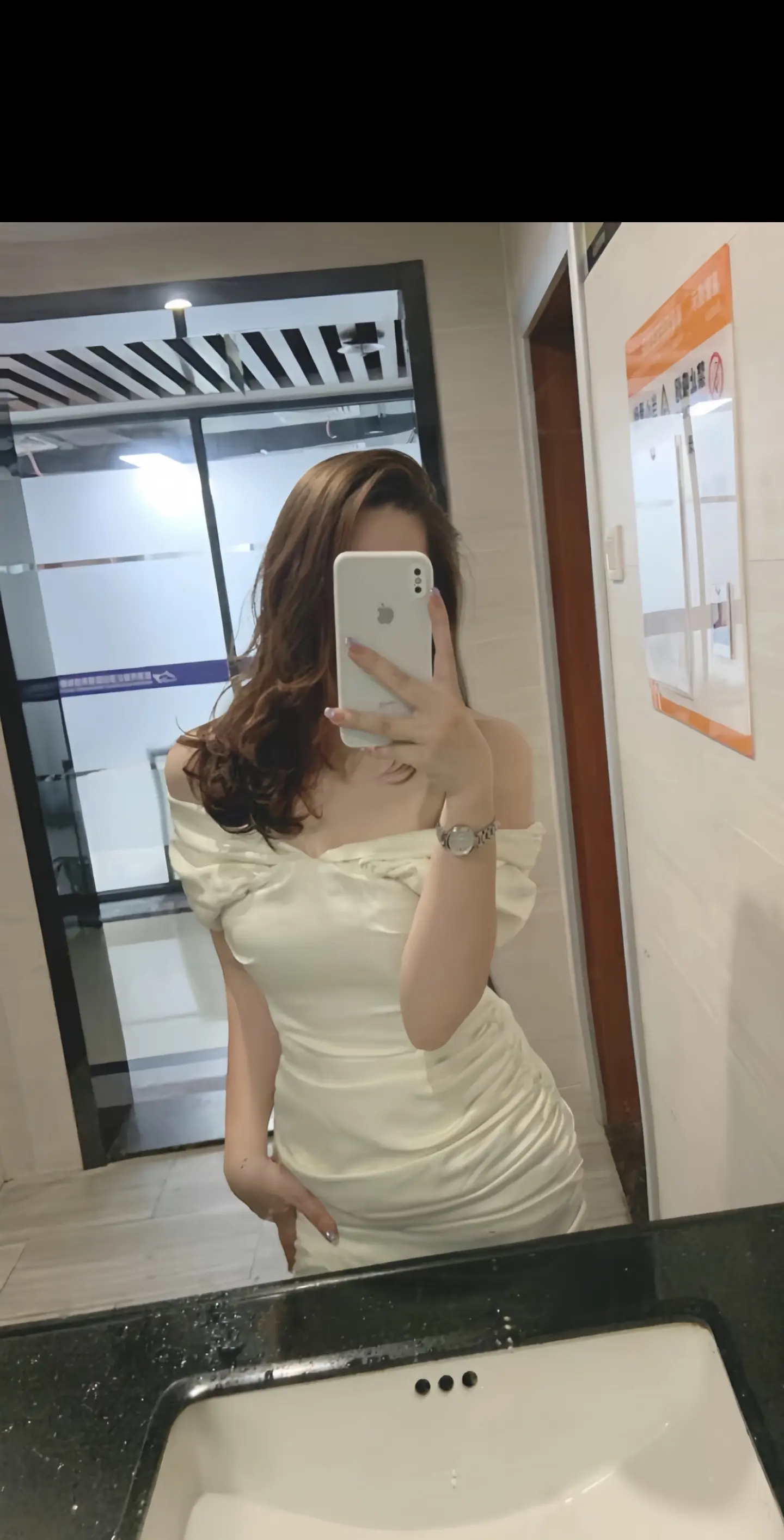 没文化可以学 长得丑可以整 上班上疯了 就真的疯了 
