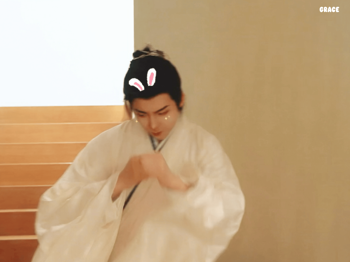 摩登兄弟刘宇宁直播  今天不是王爺。是小兔子。🐰刘宇宁