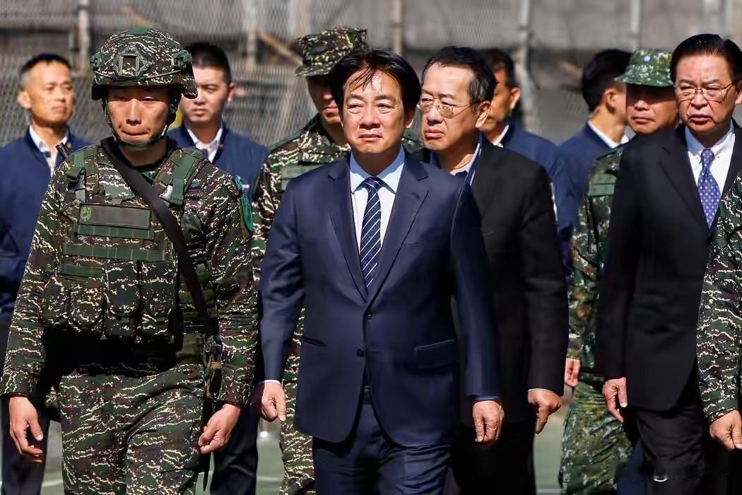 “台独”作乱、外部袭扰，持续消耗国力防务资源、撕裂两岸同胞情感，台海局势牵动人心