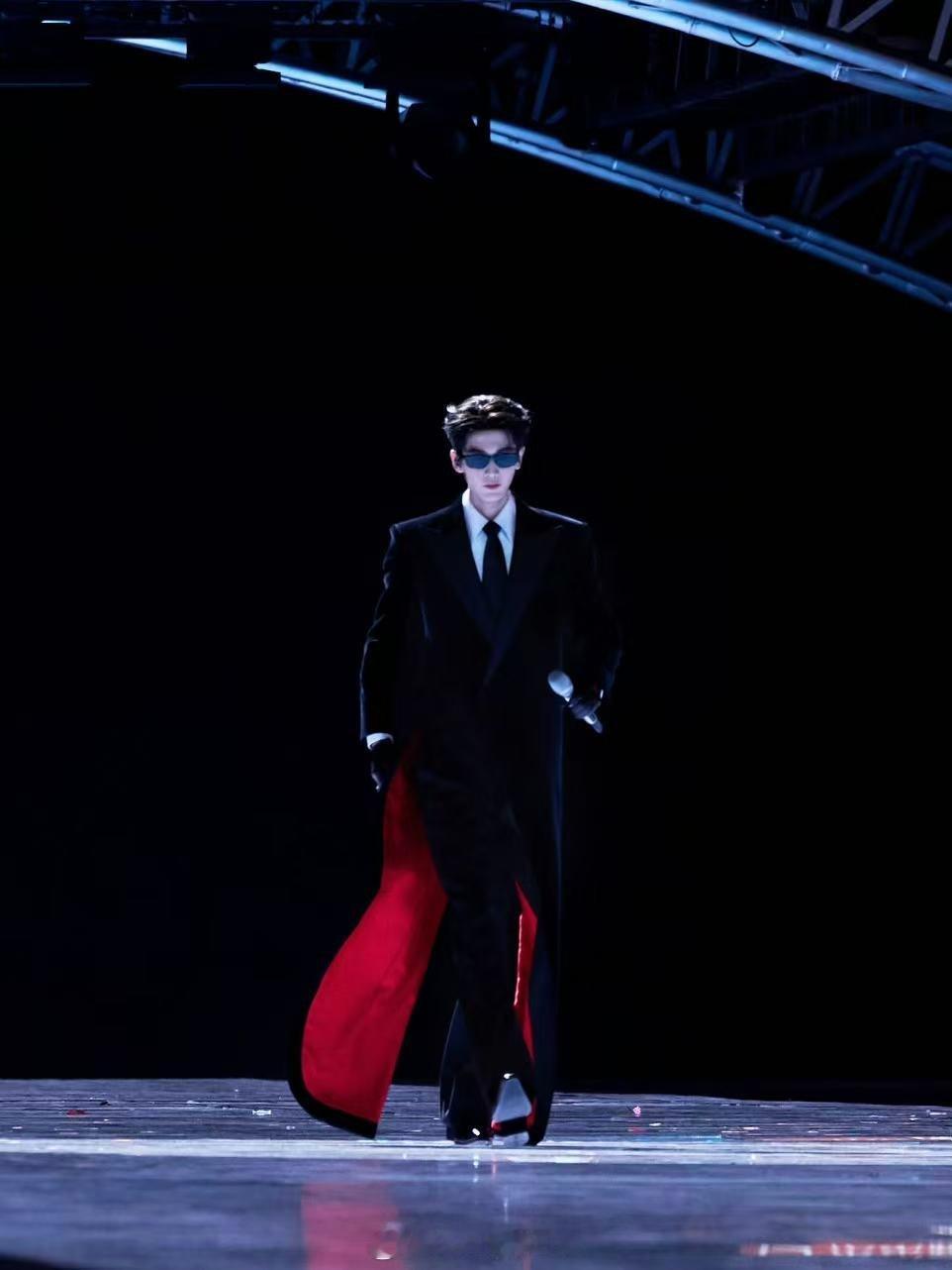 上党腊驴肉的咸香飘满街巷，长子炒饼的锅气直击味蕾！张凌赫同款长治美食清单，吃货速