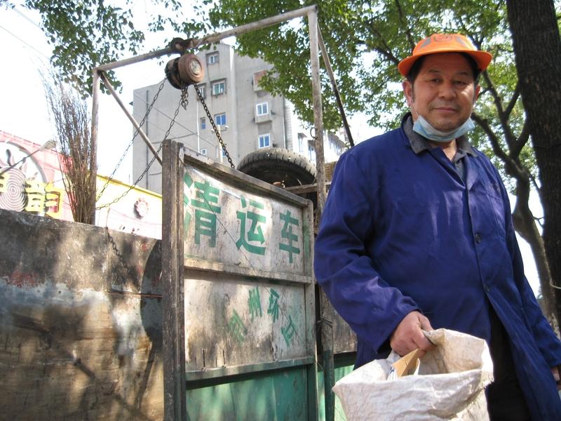 员工节假日嫖娼遭行政拘留，隐瞒7年后被银行发现并辞退！男子不服官司一路打到高院，