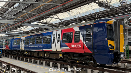 铁路头条【英国推出首列GBR品牌列车】英国首列涂装大英铁路（Great Brit