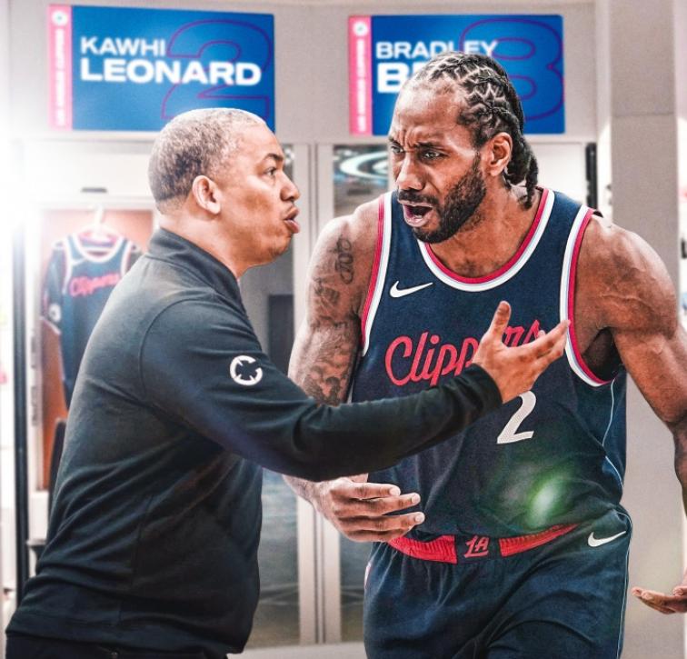 同城不同命！开季以来，湖人10胜4负高居西部第四，快船4胜10负跌至西部倒数第二