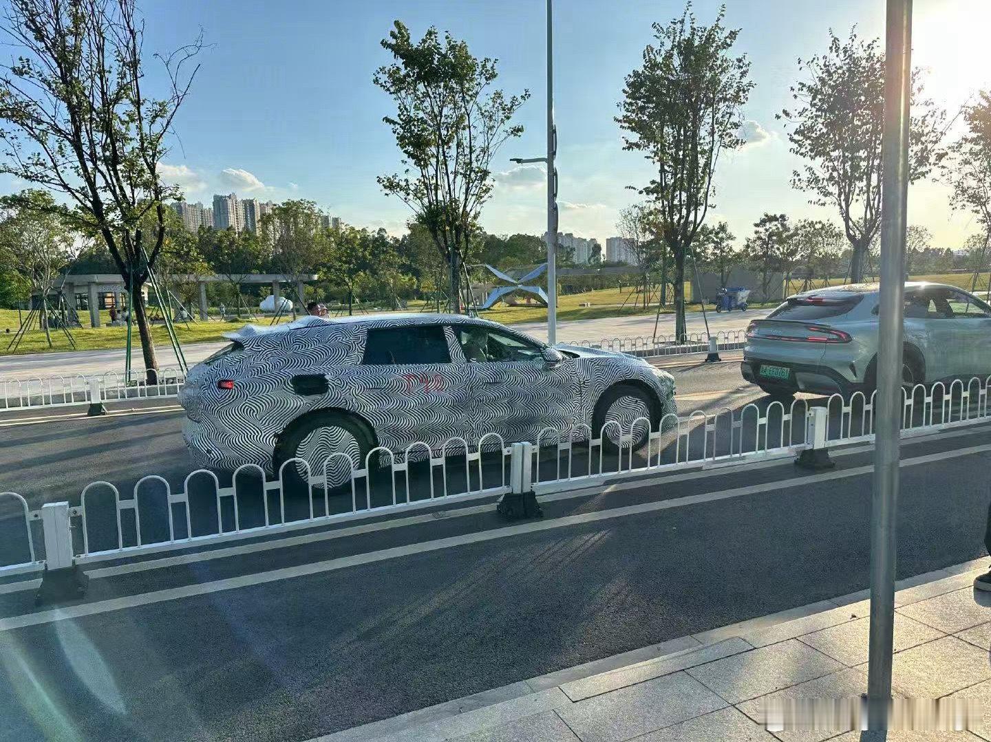 小鹏Mona旅行车新图来罗[二哈]不过透视问题有点鱼眼，显得有些长了[思考] ​