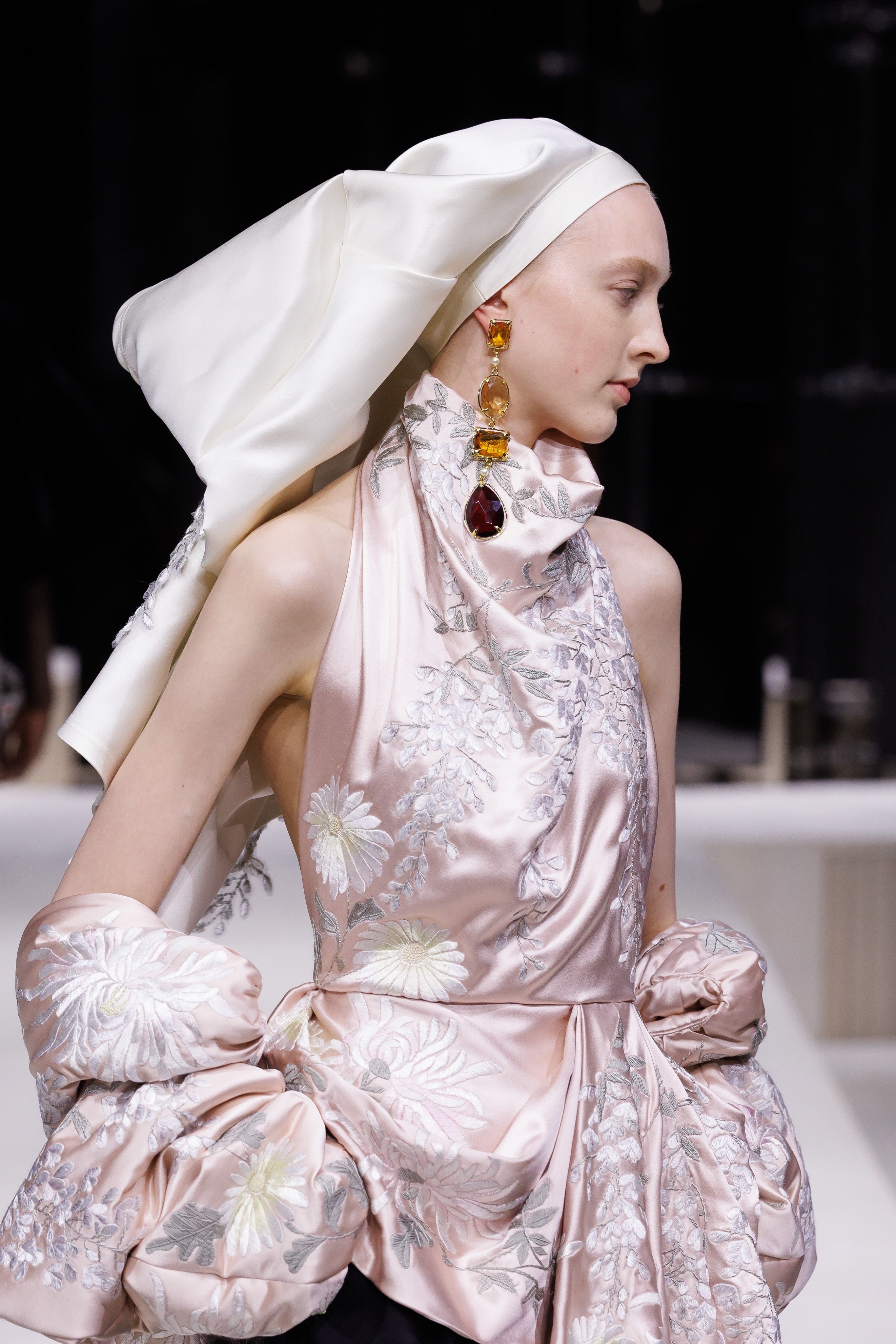 巴黎时装周 GIVENCHY纪梵希2026秋冬女装秀：Sarah Burton 