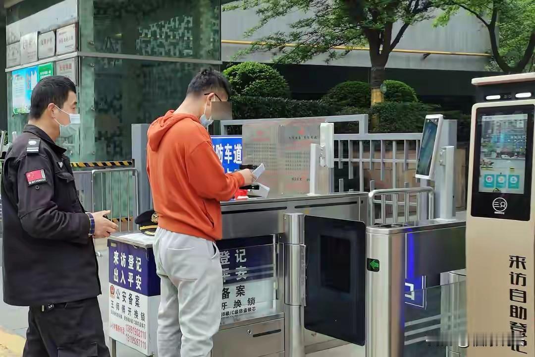 “我的脸，谁做主？”重庆，男子所在小区物业私自装人脸识别门禁，想进小区只能刷脸或