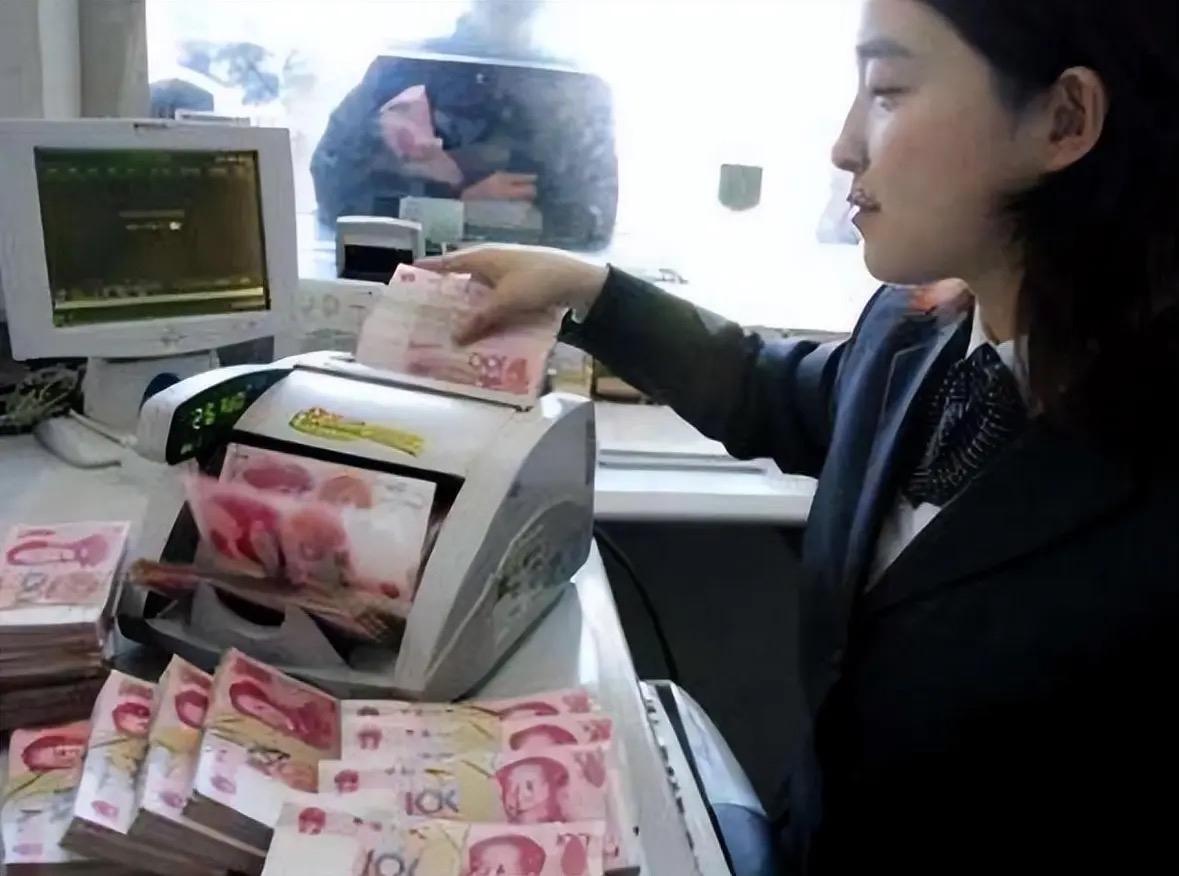 “银行这次碰到硬茬了！”山东东营，律师去银行取4万现金，被追问“资金用途”，律师