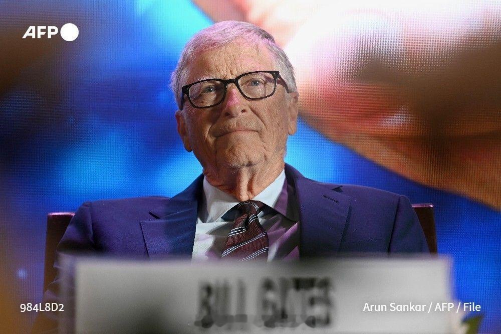 海外新鲜事 比尔·盖茨承认，与杰弗里·爱泼斯坦交往是一个“巨大的错误”。他在其慈