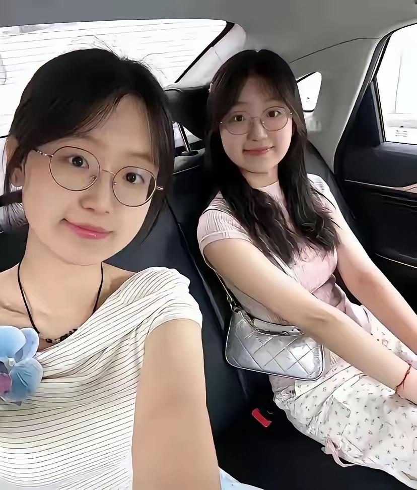 如果是你，你选择100 万，还是选择我们其中的一位？不许撒谎，一定要说实话！