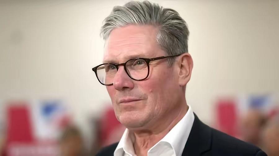 这就是几百年老鸟和几十年新手的差距，正当泽连斯基拉上一群欧洲盟友，准备在佛罗里达