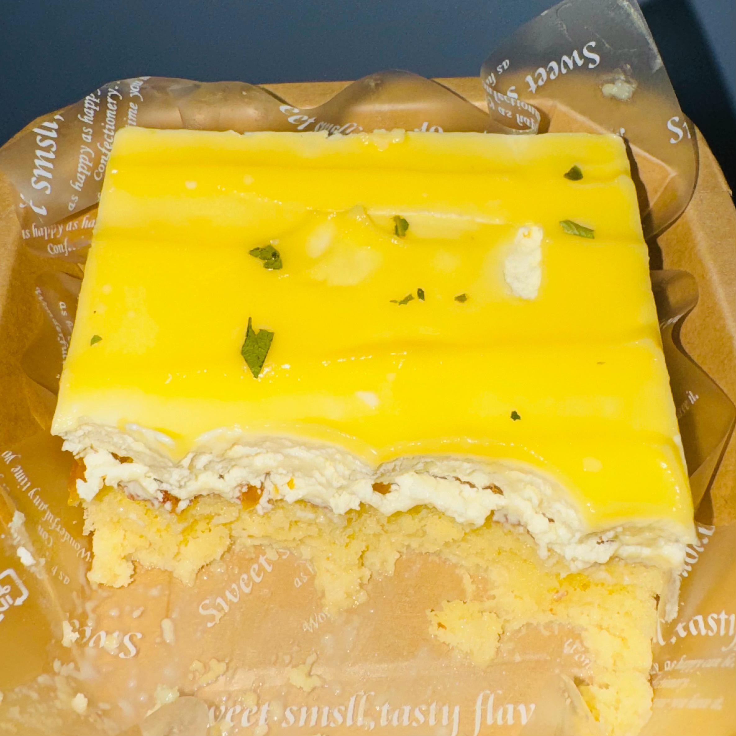 好饿好饿好饿 我真的好饿🍰吃块小蛋糕 洗澡 碎觉…… 