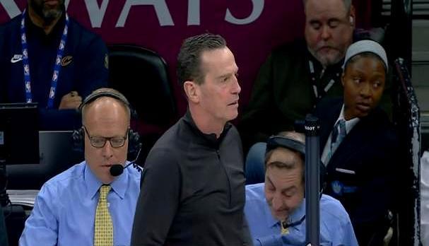 右手大拇指骨折还没长好，哈登硬生生扯紧厚绷带，在场上死磕了整整36分钟。你敢信这