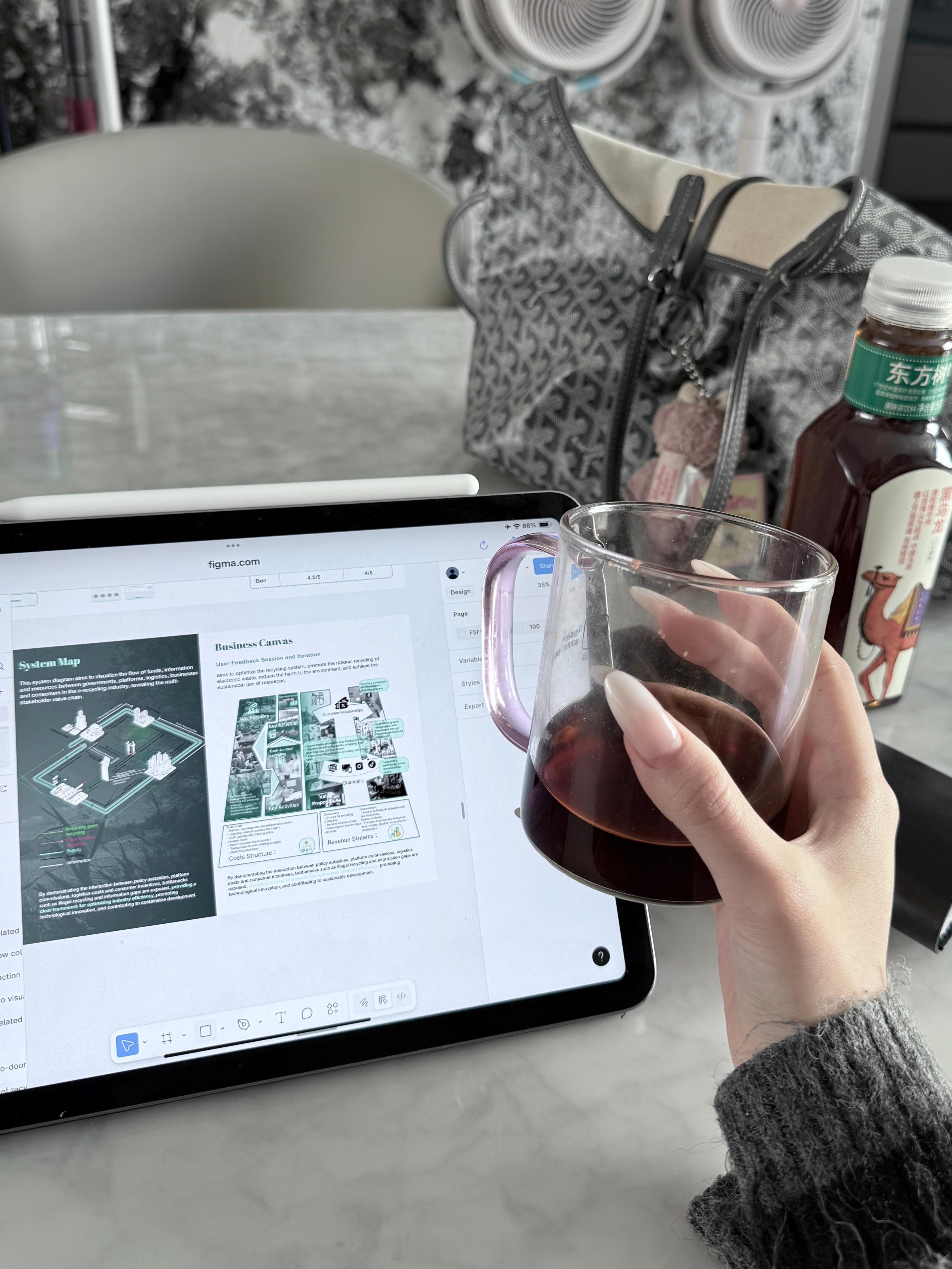 神经紧绷的忙了两三天，在结束这一刻悠闲的喝着热咖啡的爽感[笑哈哈] ​​​