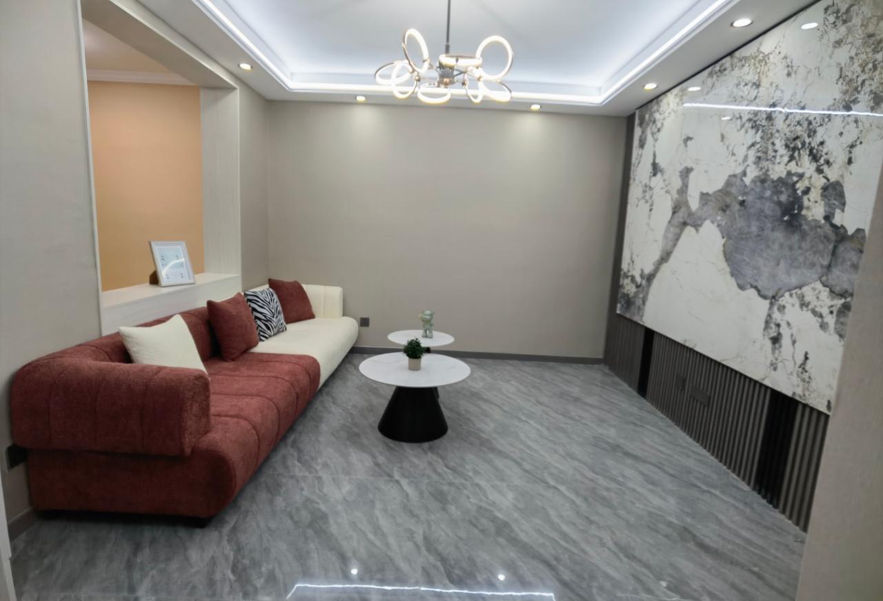 42万的3居室。【小区】:  水电局小区，
【[面积】：66平米（实际面积大）。