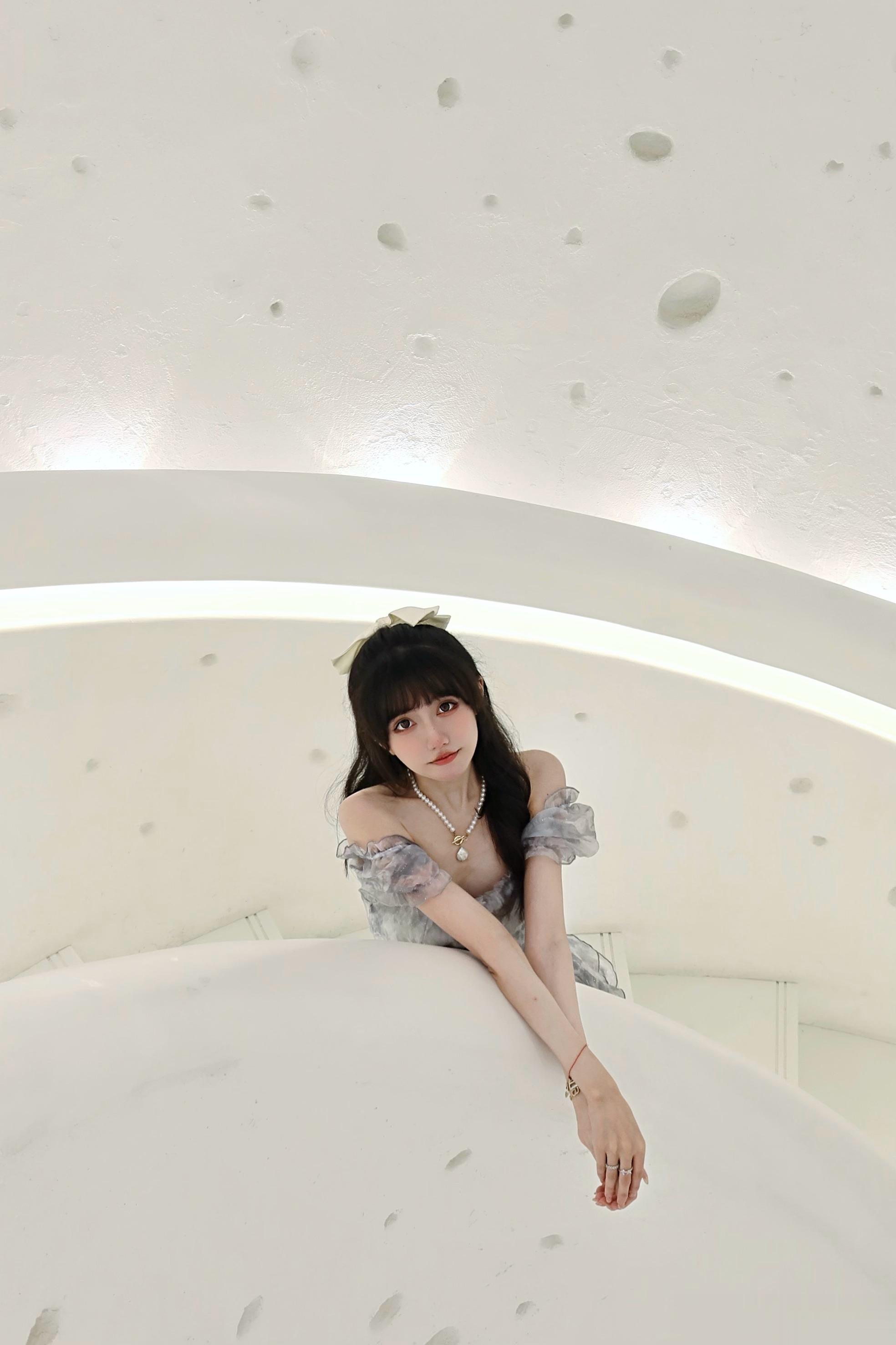 万物皆有裂痕，那是光照进来的地方 🫧🩵#高赫Regina[超话]#  ​​​