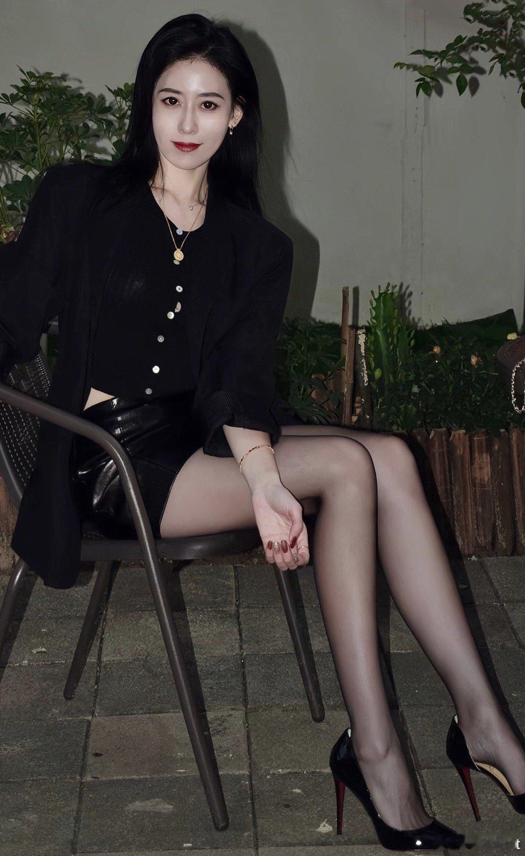 黑丝大长腿小阿姨 ​​​