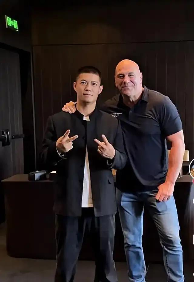 吓死我们了！
看了昨晚的UFC扇耳光大赛，中国选手赵鸿刚在实力如此悬殊之下硬抗到