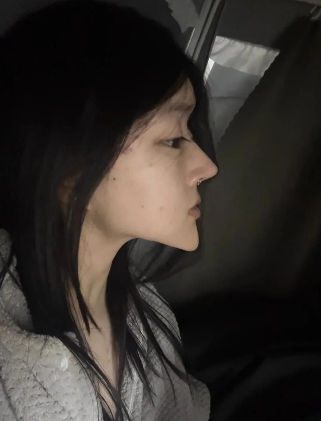 女同事的侧脸，纯天然，没p过，谁的一辈子？