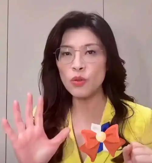 很多人以为郑丽文拒绝“一国两制”是要跟大陆翻脸。错了！真相是蓝营在为了活命，进行