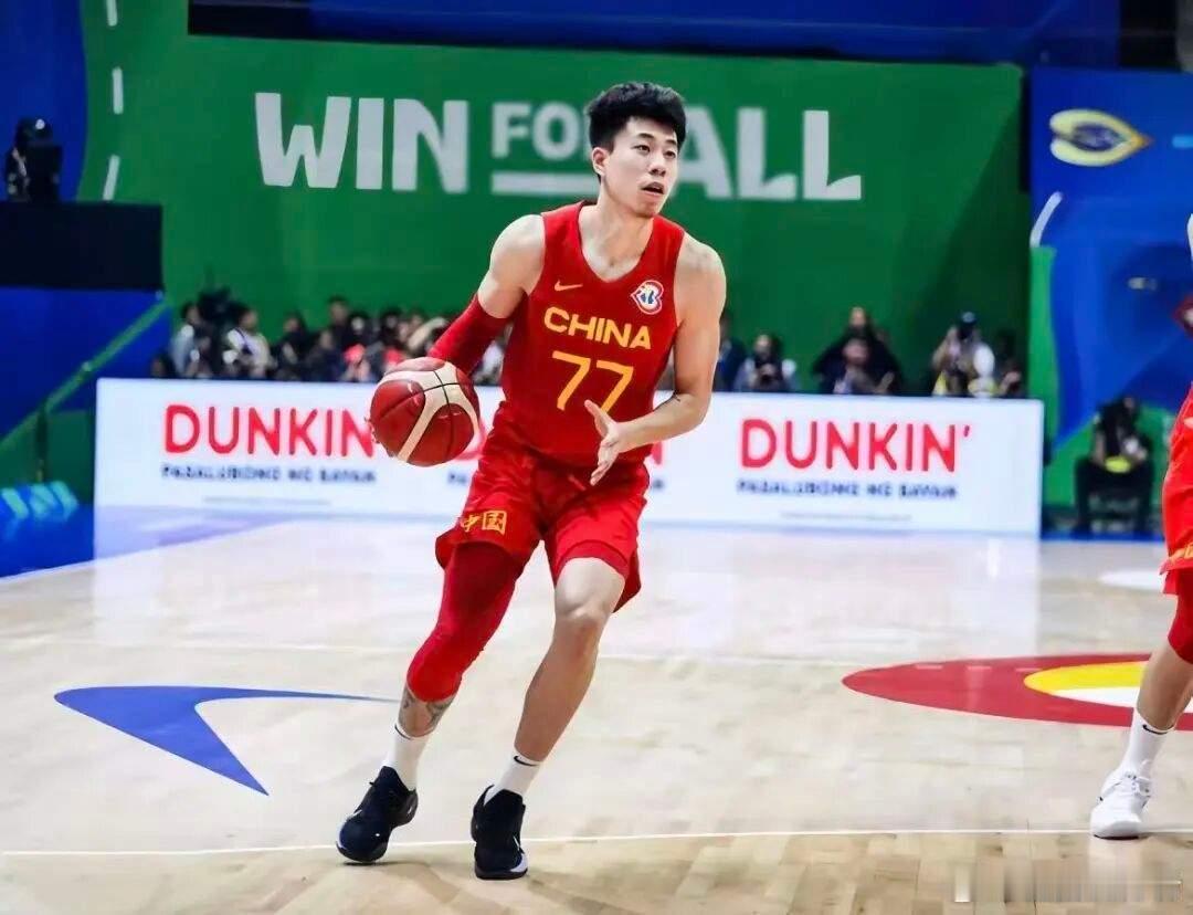 杨毅关于男篮的故事还在上演 没有胡明轩，徐杰，周琦，赵睿，张镇麟，有点意思哈。这
